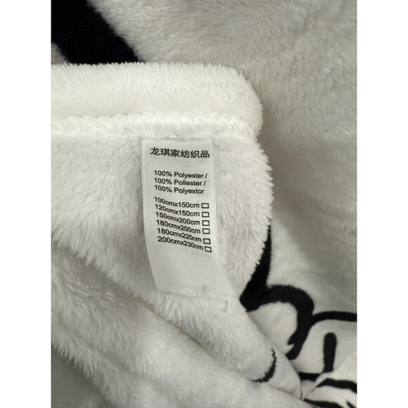 Peanuts Snoopy FULL Body White Black Plush Blanket 48"x60" 100% Polyester - Picture 2 of 2